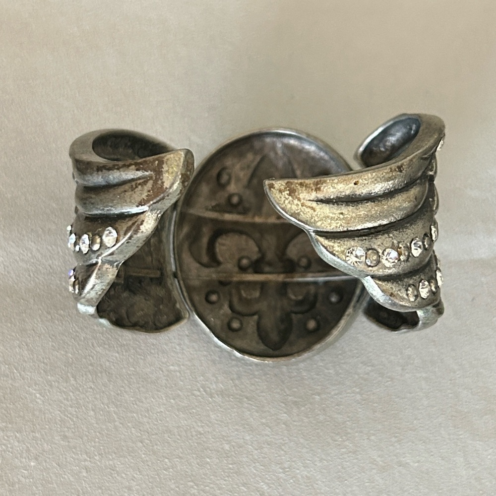 🪽Angel Wing Fleur De Lis Rhinestone Patina Cuff - Picture 8 of 8